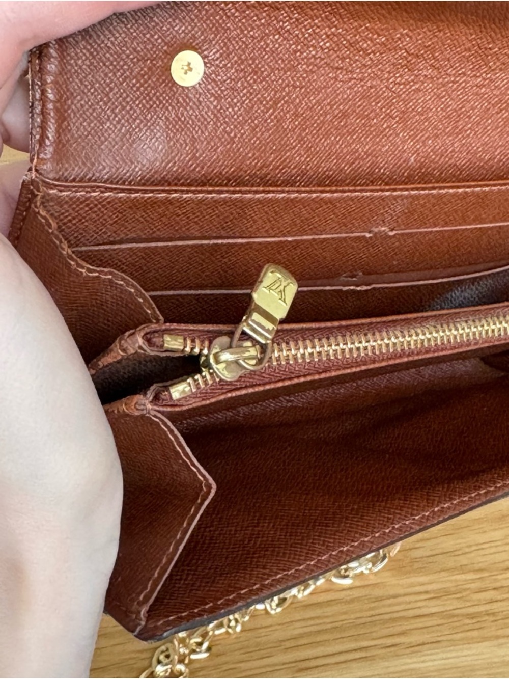 ✅AUTH✅Louis Vuitton Mono Sarah Wallet on a Chain - Picture 10 of 15